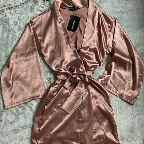 Pretty little thing dusty pink satin robe - Picture 2 of 4